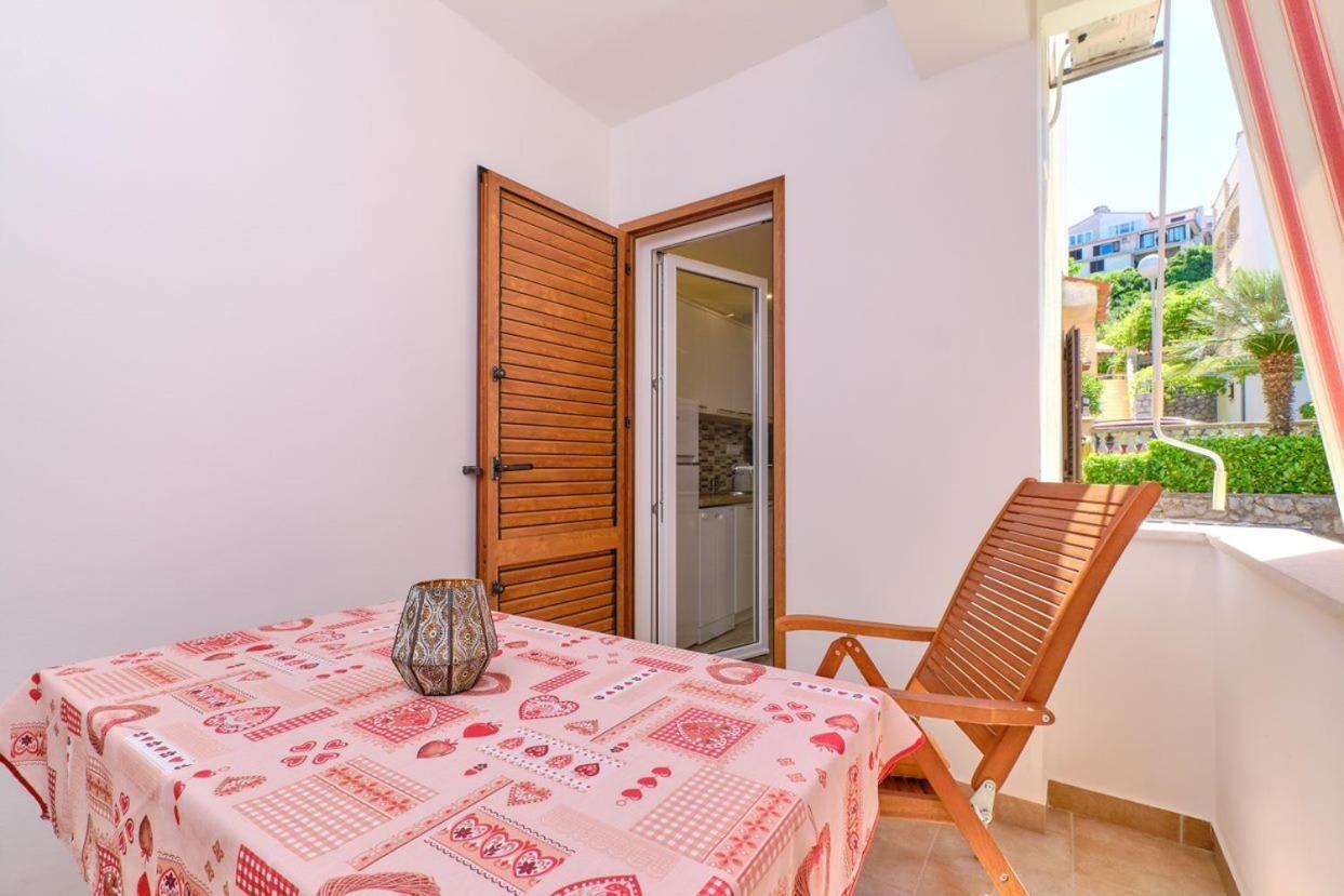 Apartments Enna Малий Лошинь Екстер'єр фото