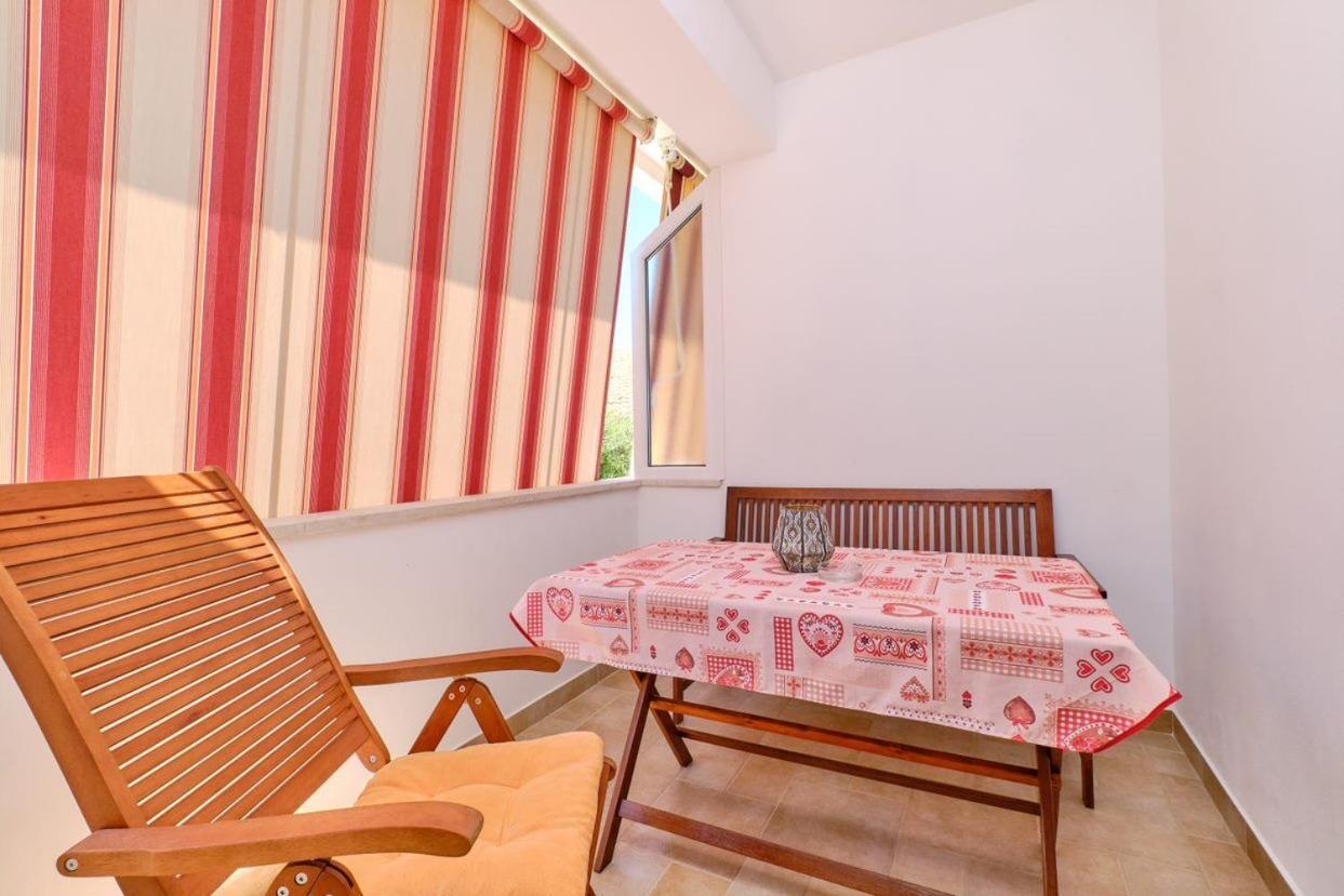Apartments Enna Малий Лошинь Екстер'єр фото
